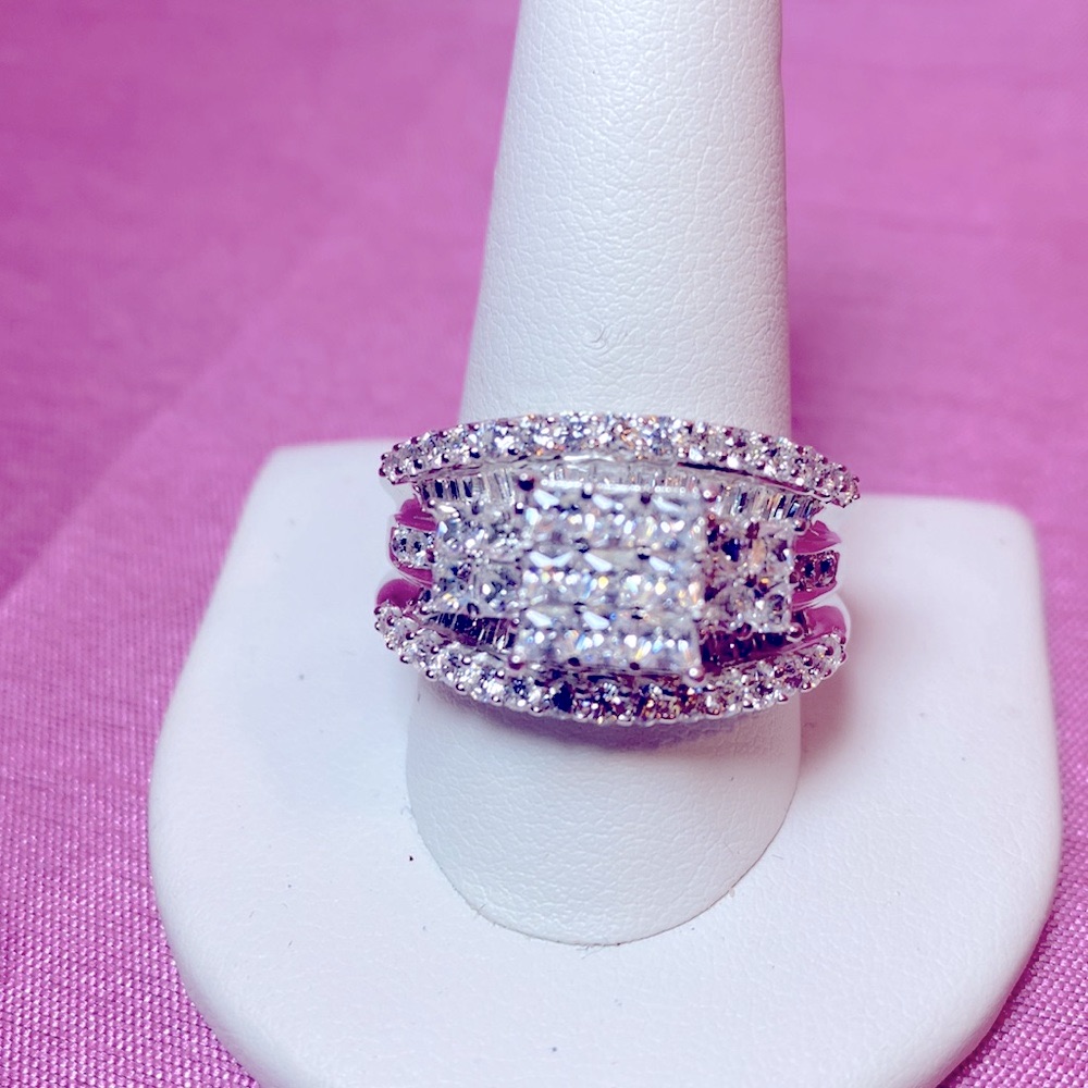 Bella Luce White Diamond Simulant Ring In Platineve 40$
